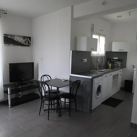 Modern House, Bright And Quiet Assured *